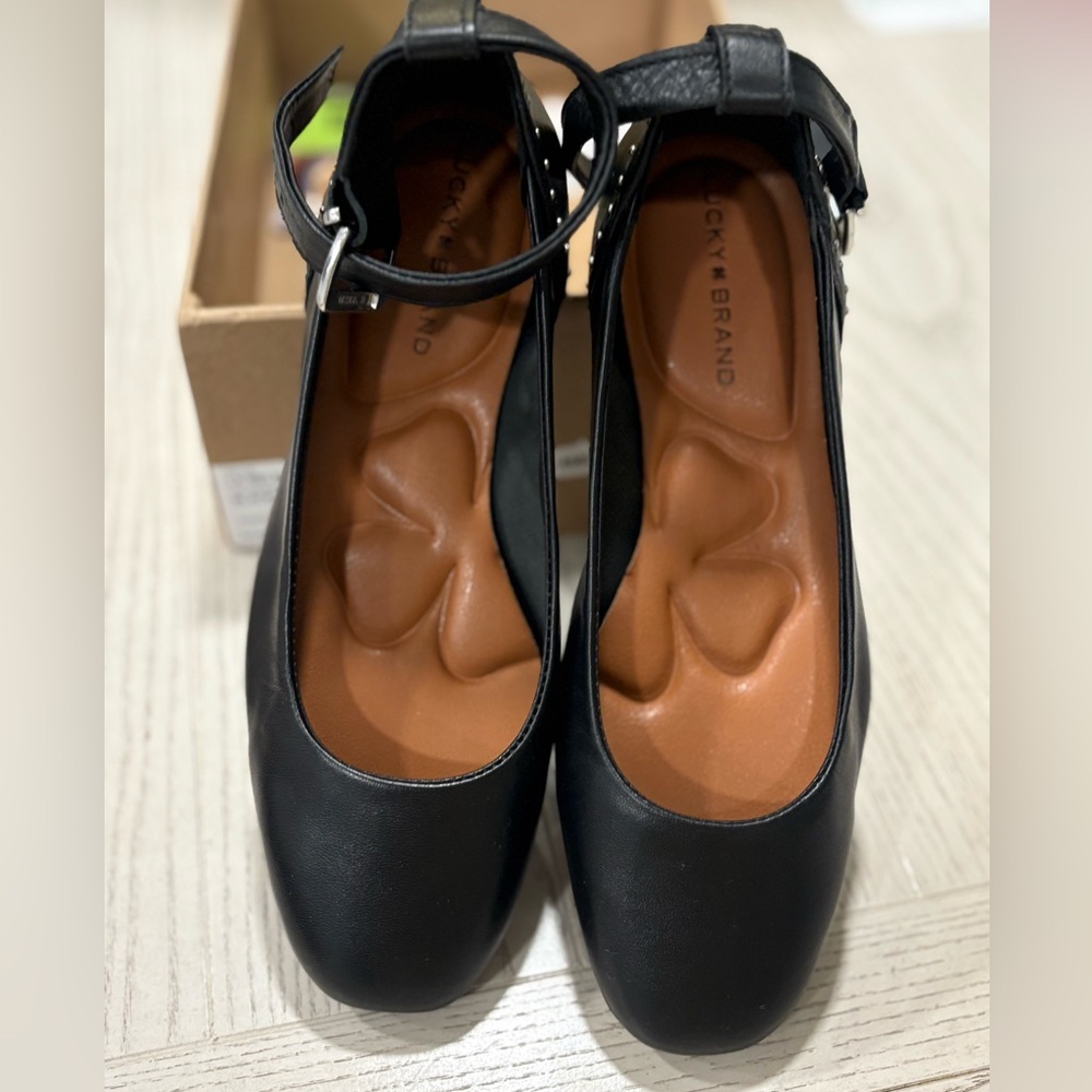 Size 6M Lucky Brand,
Black Ankle Strap Women's flats shoe
NEW IN BOX - Picture 2 of 10